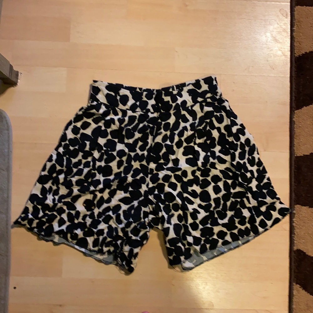 USED Women’s Size 6 H&M Flowy Summer Shorts